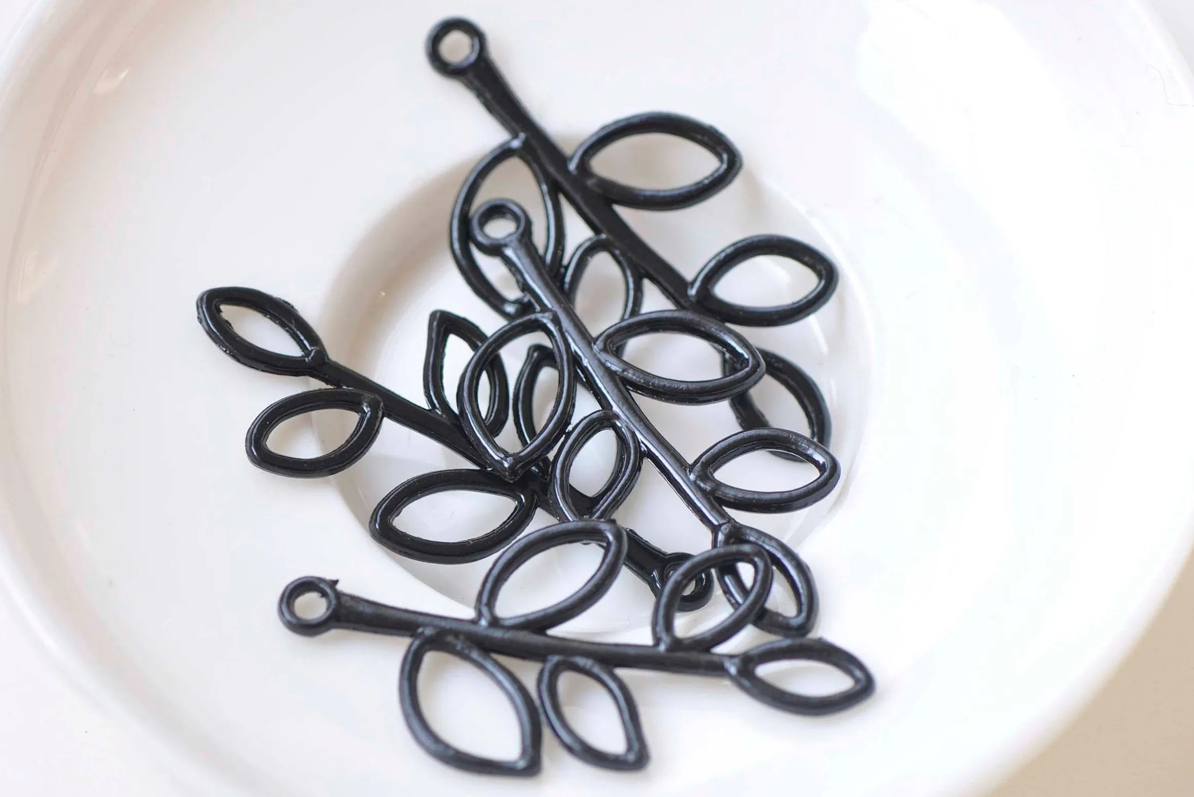 10 pcs Black Filigree Tree Leaf Connector Charms 18x37mm A1222