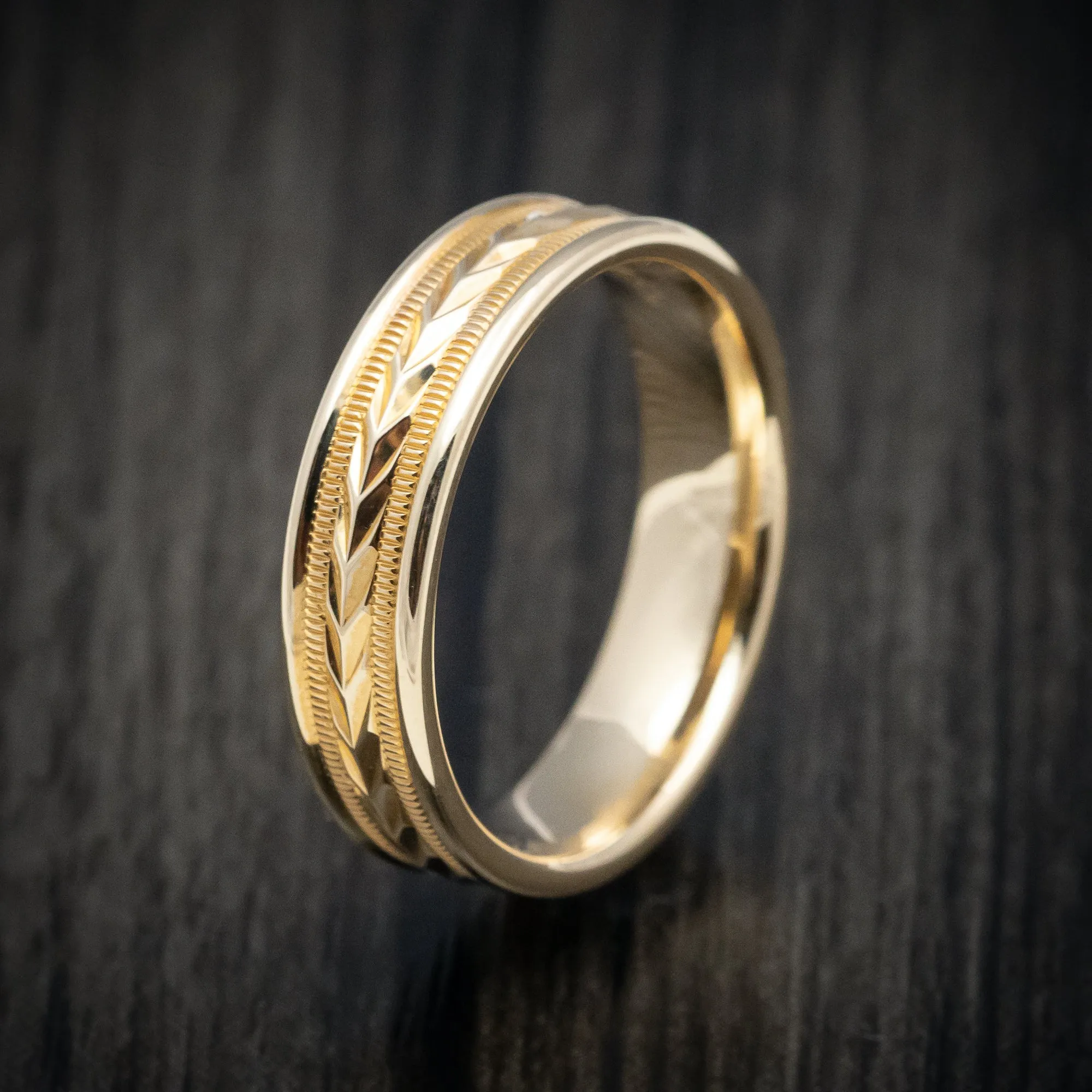 14K Yellow Gold Arrow Design Classic Wedding Men's Band