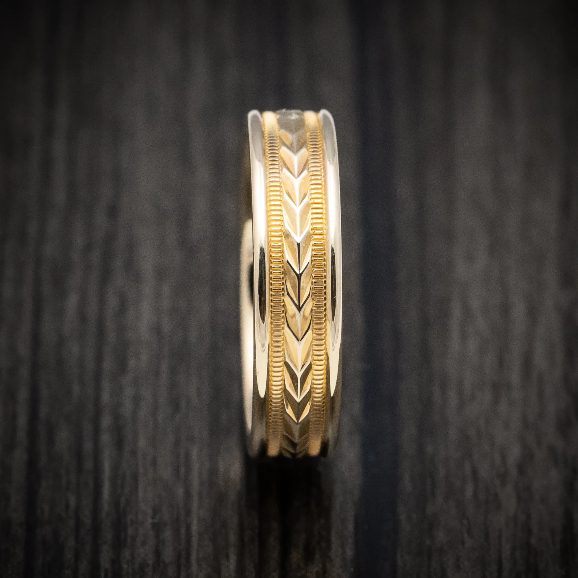 14K Yellow Gold Arrow Design Classic Wedding Men's Band