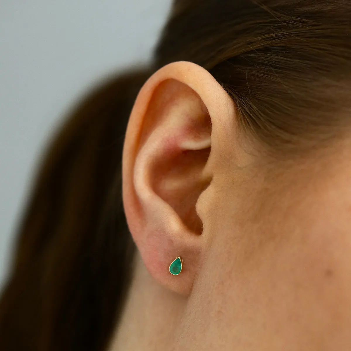 Bijou Collection 0.45ct Pear Cut Emerald Stud Earrings | 9K Yellow Gold