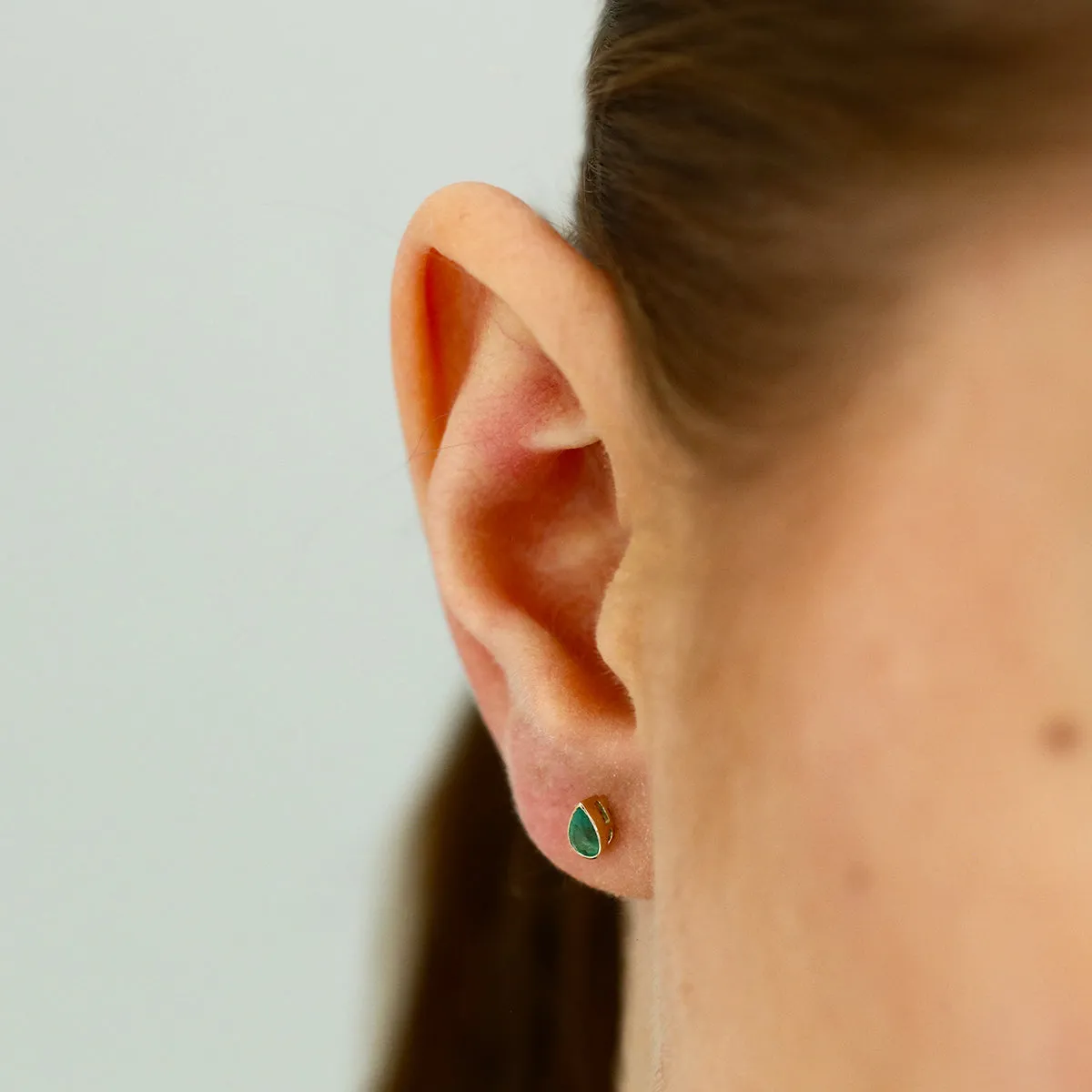 Bijou Collection 0.45ct Pear Cut Emerald Stud Earrings | 9K Yellow Gold