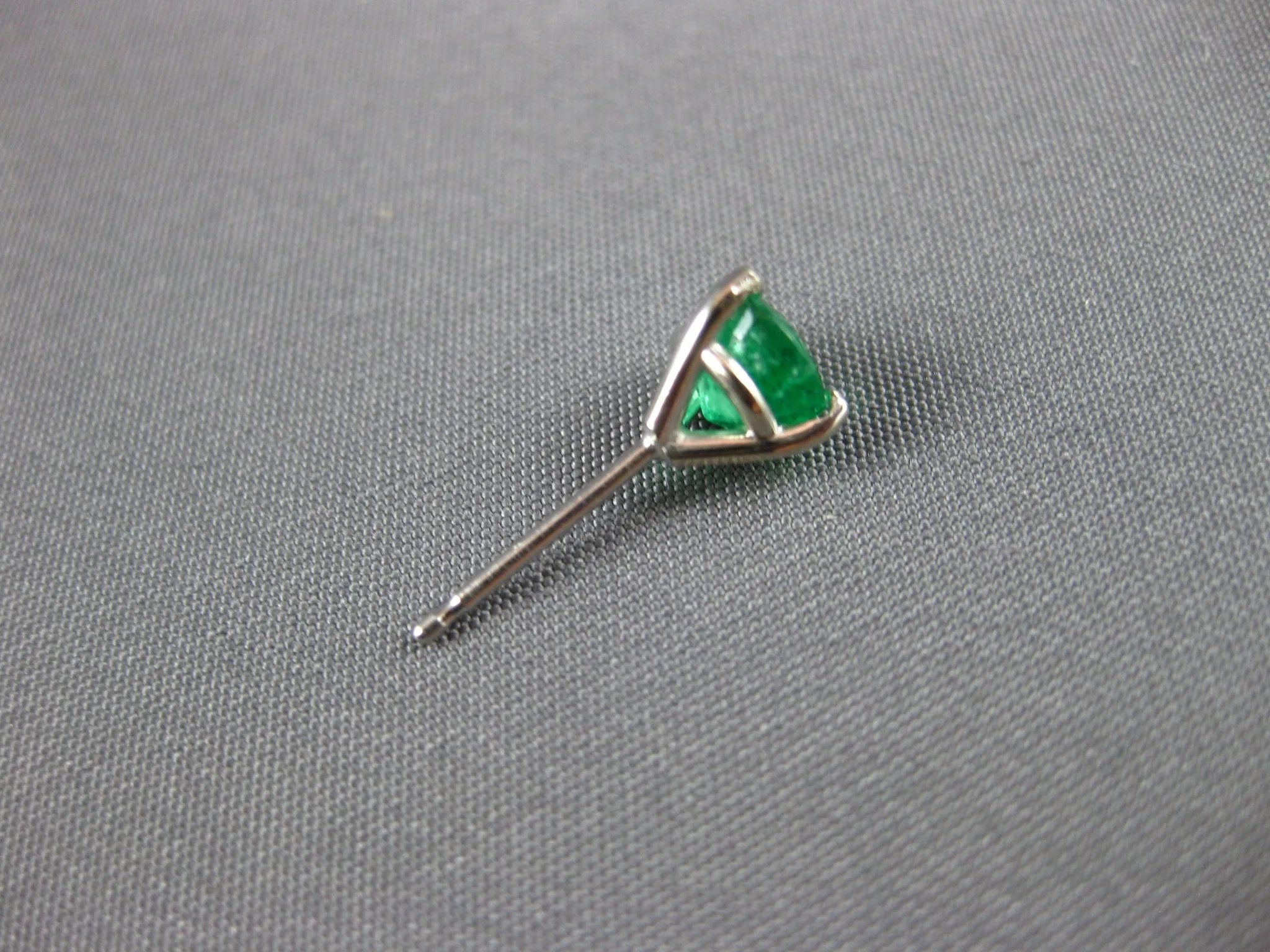 ESTATE 1.0CT AAA EMERALD 14KT WHITE GOLD ROUND THREE PRONG MARTINI STUD EARRINGS