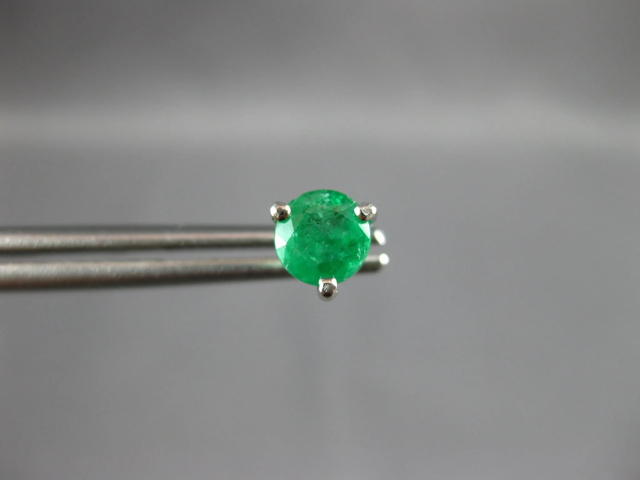ESTATE 1.0CT AAA EMERALD 14KT WHITE GOLD ROUND THREE PRONG MARTINI STUD EARRINGS