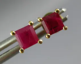 ESTATE .74CT AAA RUBY 14KT YELLOW GOLD CLASSIC PRINCESS SOLITAIRE STUD EARRINGS