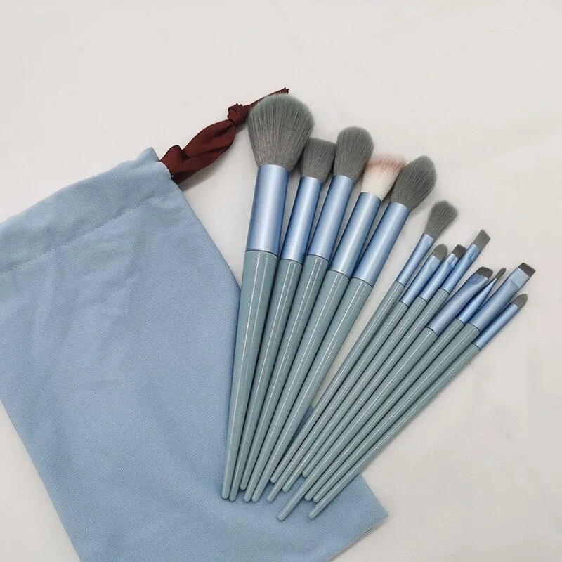 Professional makeup brush set