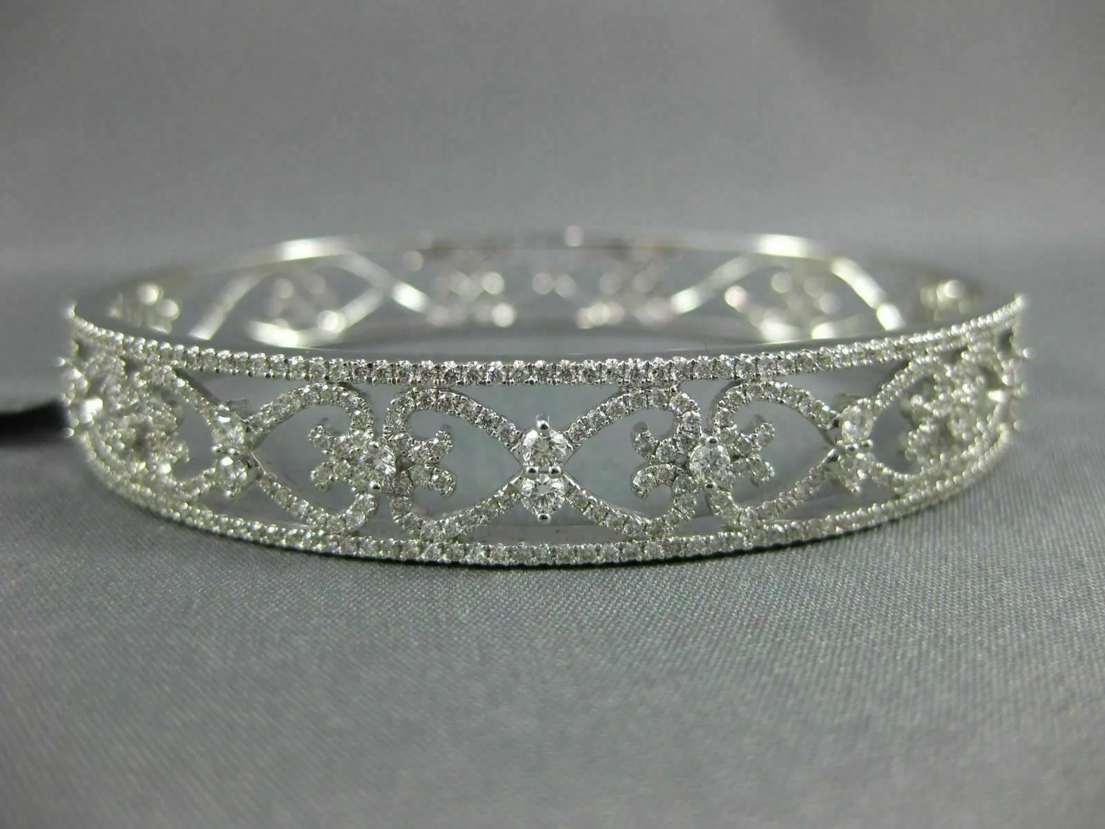 WIDE 1.79CT DIAMOND 18KT WHITE GOLD 3D OPEN FILIGREE MULTI HEART BANGLE BRACELET